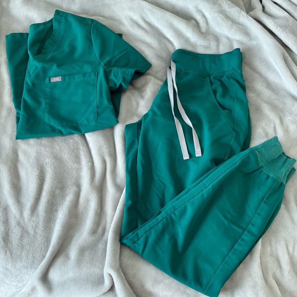 FIGS Hunter Green Small Set